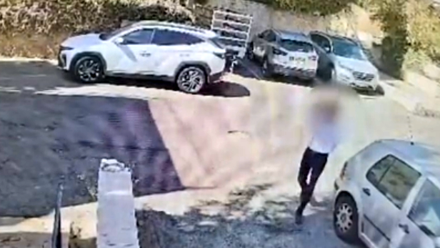  تقديم لائحة اتهام بحق شاب هدّد بسكين وإعتدى على مصلّين داخل كنيس في حي رموت في القدس