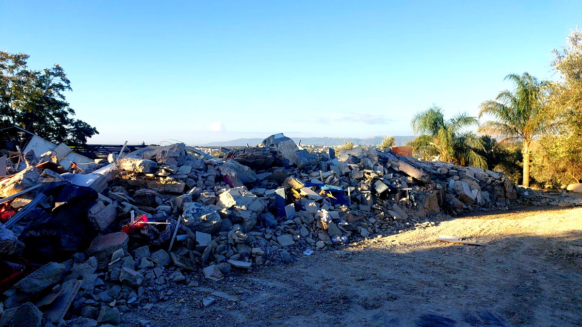 صباح اليوم- الآليات الإسرائيليّة تهدم منزلين في بلدة الكعبية بحجّة البناء غير المُرخص