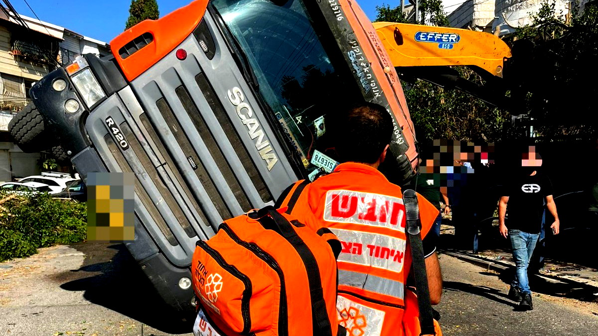 الناصرة: إصابة متوسّطة لرجل (60 عامًا) من جرّاء انقلاب رافعة بأحد أحياء المدينة