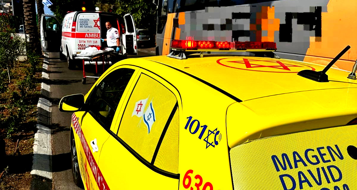 مركز البلاد: إصابة شاب (41 عامًا) بجروح خطيرة إثر حادث طرق وقع بين مركبة ودراجة نارية