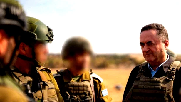 كاتس يوقع قرارًا يمنع طواقم الصليب الأحمر من زيارة الأسرى الفلسطينيين في السجون الإسرائيلية