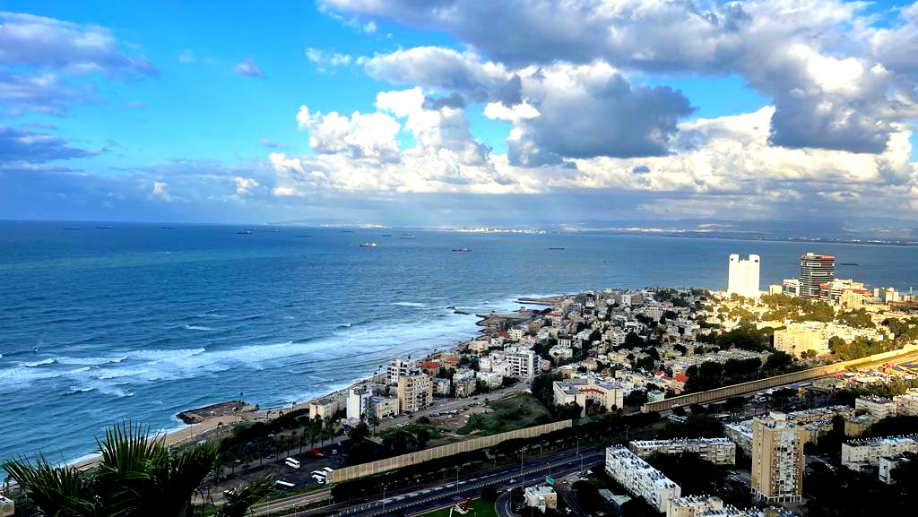 حالة الطقس: أجواء غائمة جزئيًا ويطرأ ارتفاع طفيف على درجات الحرارة