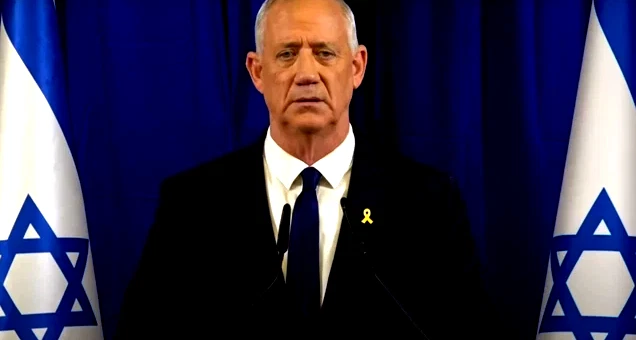 غانتس يهاجم نتنياهو: لن نسمح بلجنة تحقيق شكلية مصممة لتناسب مقاسك وللهروب من المسؤولية 