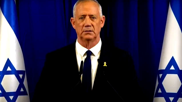 غانتس يهاجم نتنياهو: لن نسمح بلجنة تحقيق شكلية مصممة لتناسب مقاسك وللهروب من المسؤولية