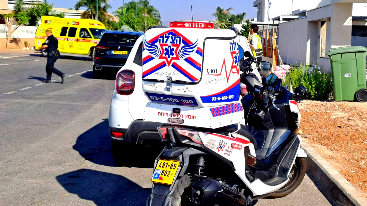 إصابة عاملين بجراح خطيرة إثر سقوطهما عن علو في تل أبيب والعفولة
