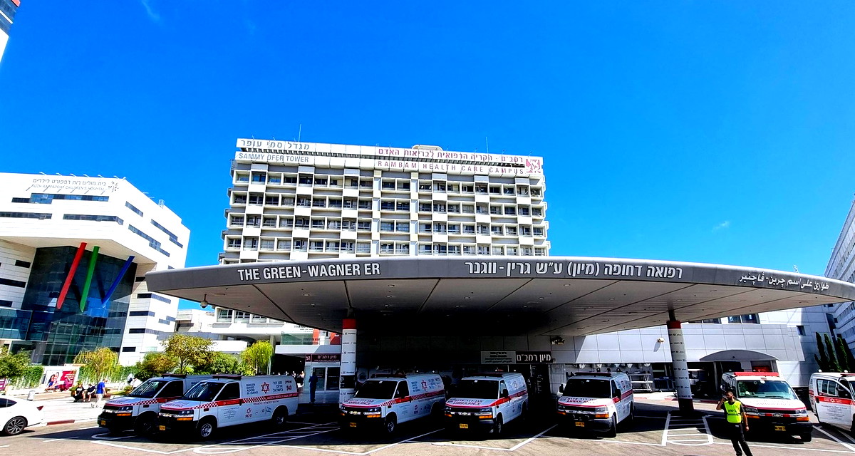 إصابة شاب بجروح خطيرة جرّاء انفجار إطار شاحنة في بلدة بئر المكسور