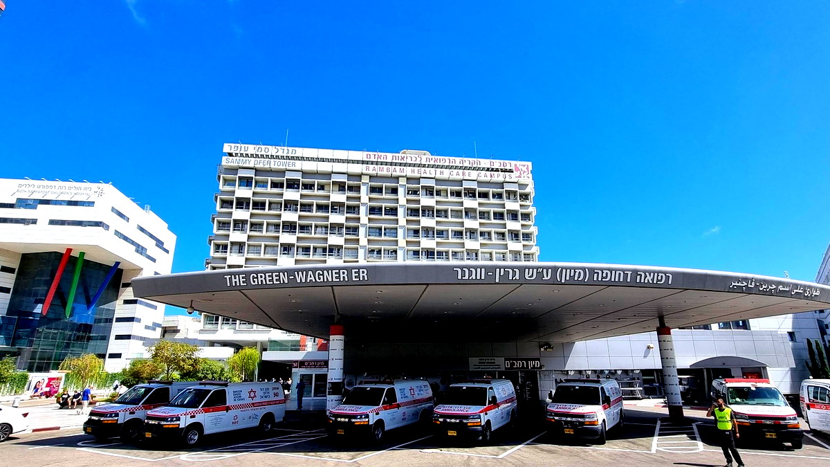 إصابة شاب بجروح خطيرة جرّاء انفجار إطار شاحنة في بلدة بئر المكسور