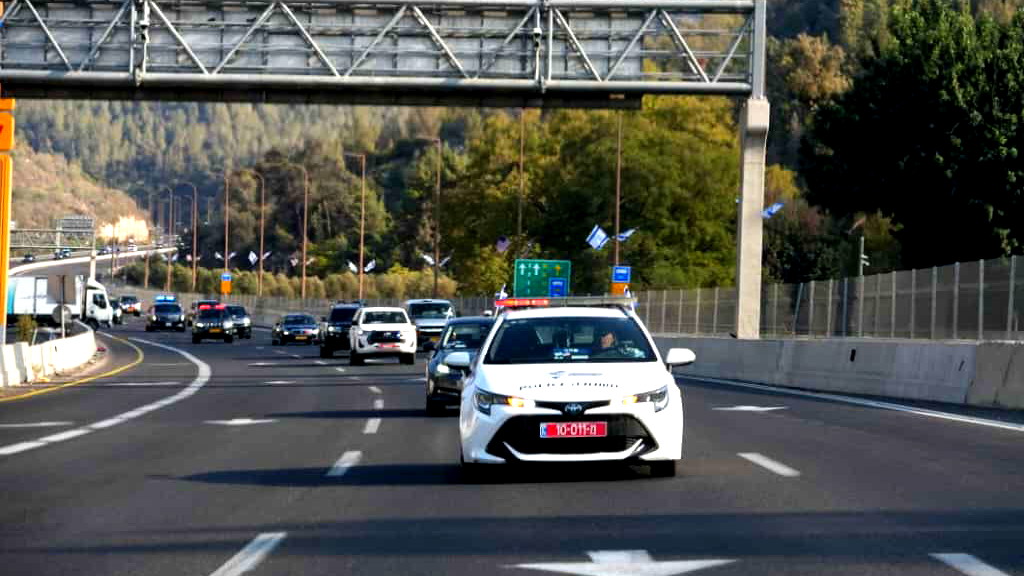 اليوم السبت - بدء قانون إضاءة مصابيح السيارات في النهار