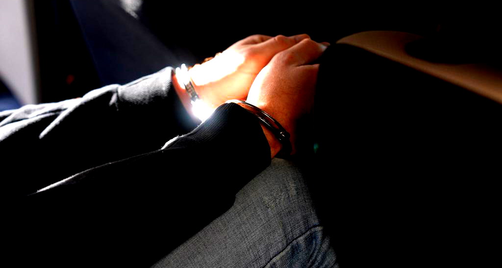 توثيق بالفيديو| تصريح مدعٍ عام بحق شابَيْن من الطيرة بشبهة القاء قنبلة هلع باتجاه منزل في كفربرا