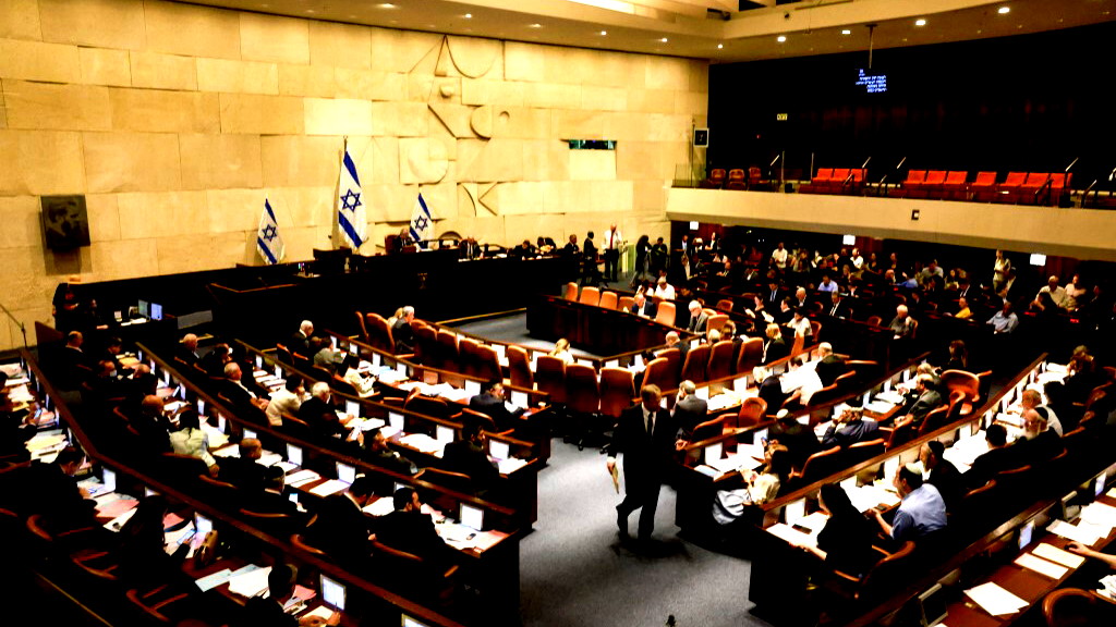 الكنيست يقر مشروع قانون يوسع نفوذ الحكومة على الإعلام