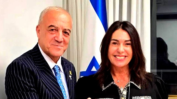 النائب أكرم حسون في جلسة مهنية مع وزيرة المواصلات