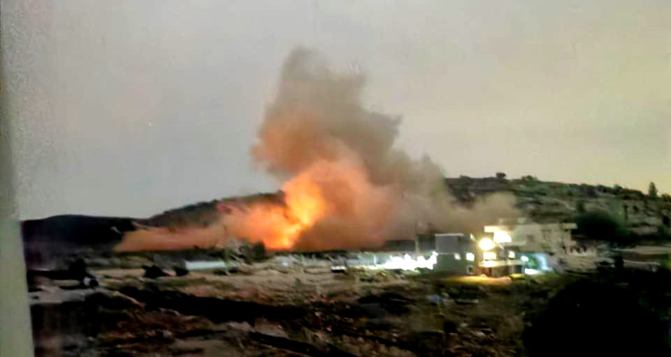 مصادر لبنانية: القوات الإسرائيليّة توغلت فجرًا شرقيّ بلدة ميس الجبل في الجنوب وفجرت أحد المنازل هناك 