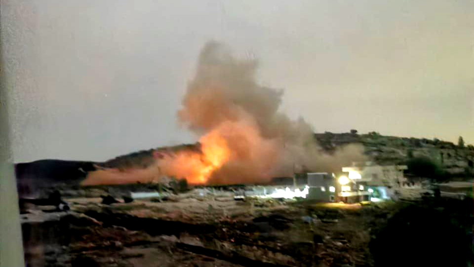 مصادر لبنانية: القوات الإسرائيليّة توغلت فجرًا شرقيّ بلدة ميس الجبل في الجنوب وفجرت أحد المنازل هناك