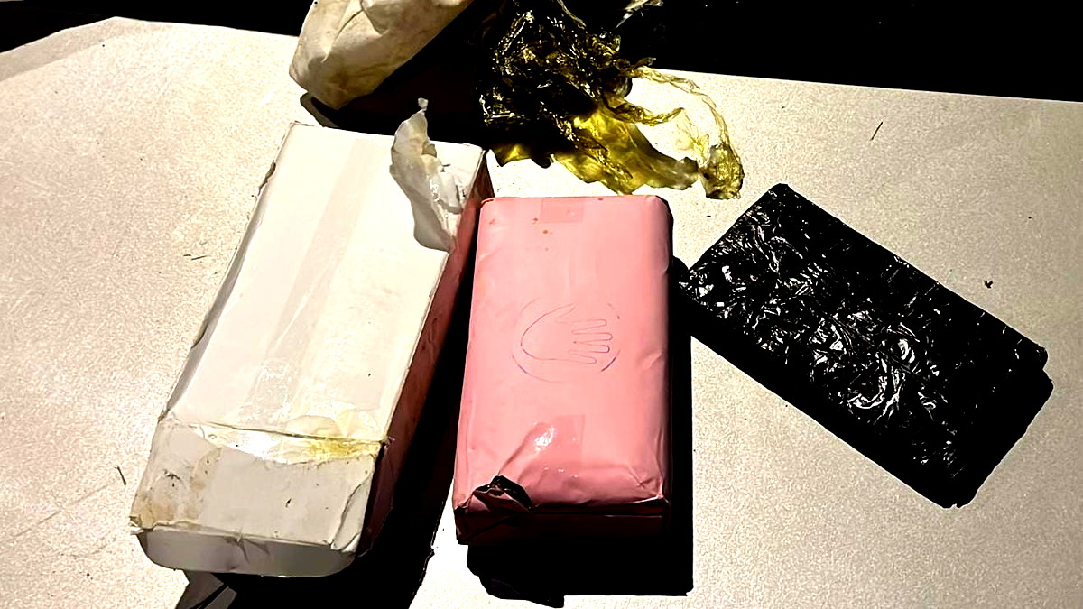 ضبط سيارة وبداخلها مواد يُشتبه بأنها مخدرات عند مدخل حيفا 