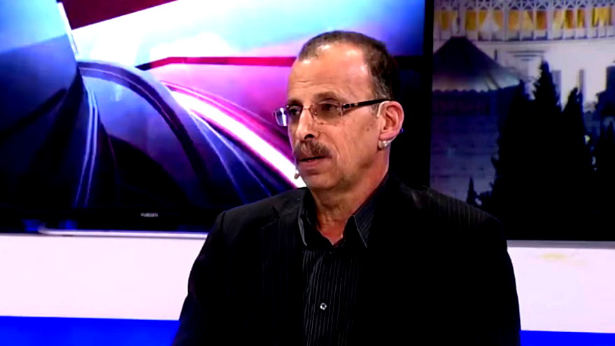 اعتقال الأمين العام السابق للتجمع بشبهة التحريض.. المتابعة: اعتقال عوض عبد الفتاح استفحال للملاحقات والقمع السياسي