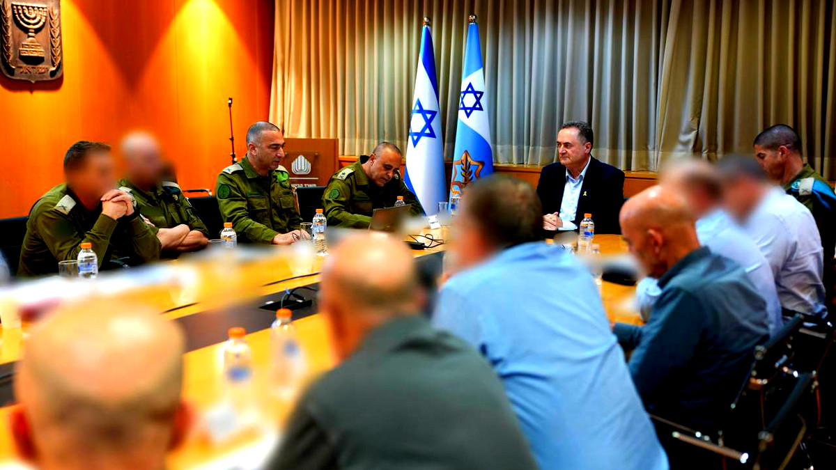 كاتس يعلن تحويل المنطقة الحدودية مع مصر إلى منطقة عسكرية مغلقة لمواجهة تهريب الطائرات المسيرة