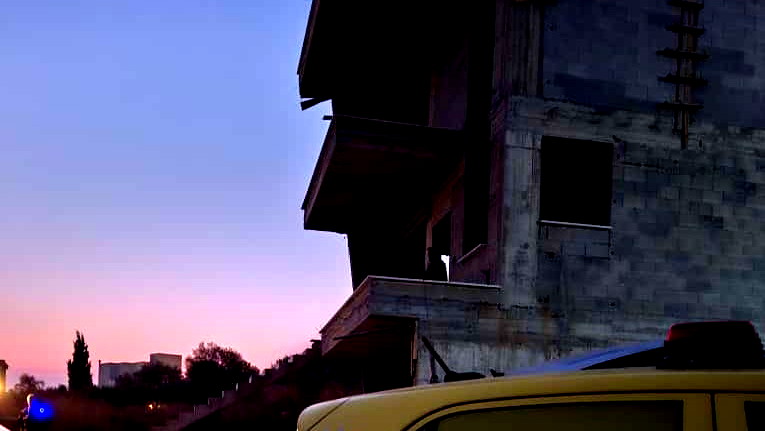 مصرع شاب سقط عن سلم أثناء عمله في ساجور