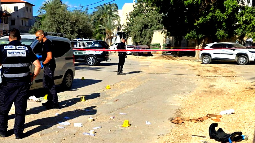 أم الفحم: إصابة أب وابنه بجراح خطيرة إثر تعرضهما لإطلاق نار