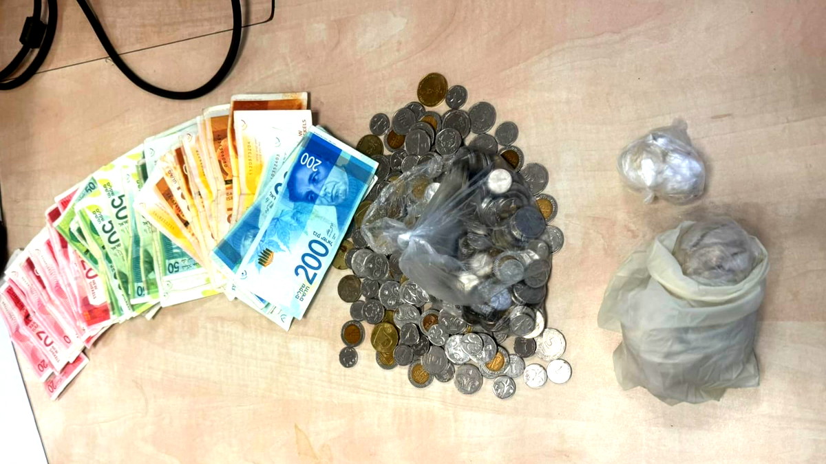 تل ابيب: ضبط77 وجبة من مادة الهيروين ومادة الكريستال ومبلغ آلاف الشواقل نقدًا واعتقال مشتبه بتجارة المخدرات 