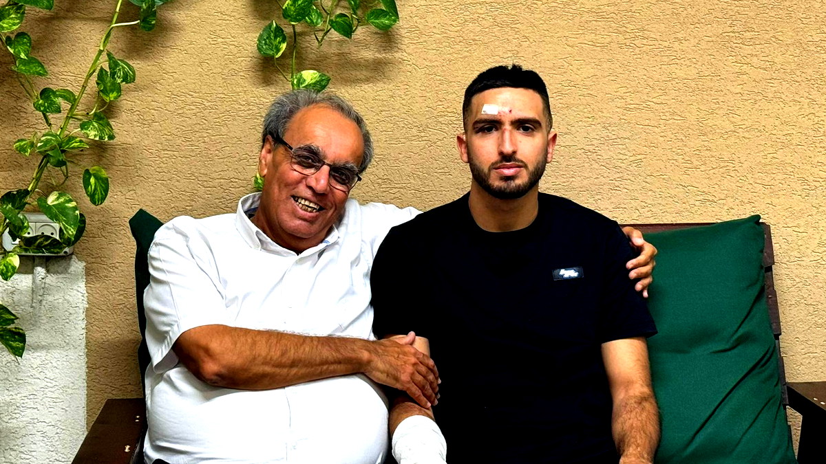 سخنين: زيارات تضامنية للشاب محمد أبو ريا بعد الاعتداء عليه من قبل جماهير مكابي حيفا