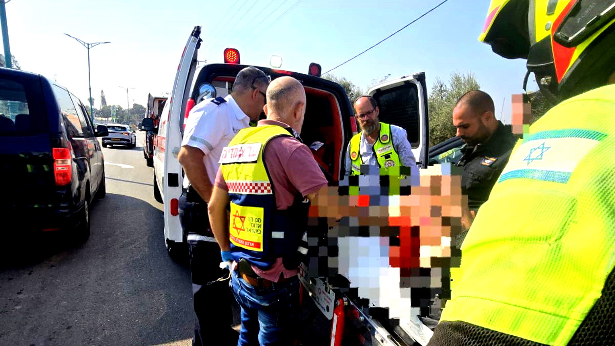 إصابة رجل (50 عامًا) بجروح خطيرة من جرّاء تعرّضه للدهس من قِبَل مركبة في مدينة اللد