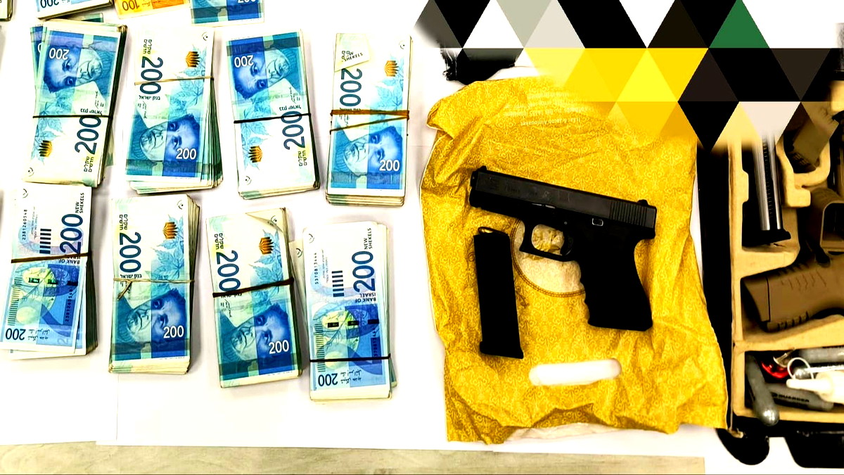 عقب تفتيش منزل في اللد| اتّهام شابة في الثلاثينيّات من عمرها بحيازة سلاح وذخيرة ومبلغ مالي يقدّر بحَوالَيْ 250,000 شاقل