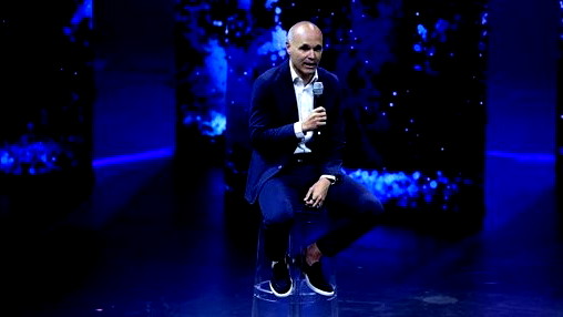 إنيستا يواجه اتهامات بالاحتيال في بيرو بسبب فعاليات فاشلة.. وشركته تنفي كل الاتهامات