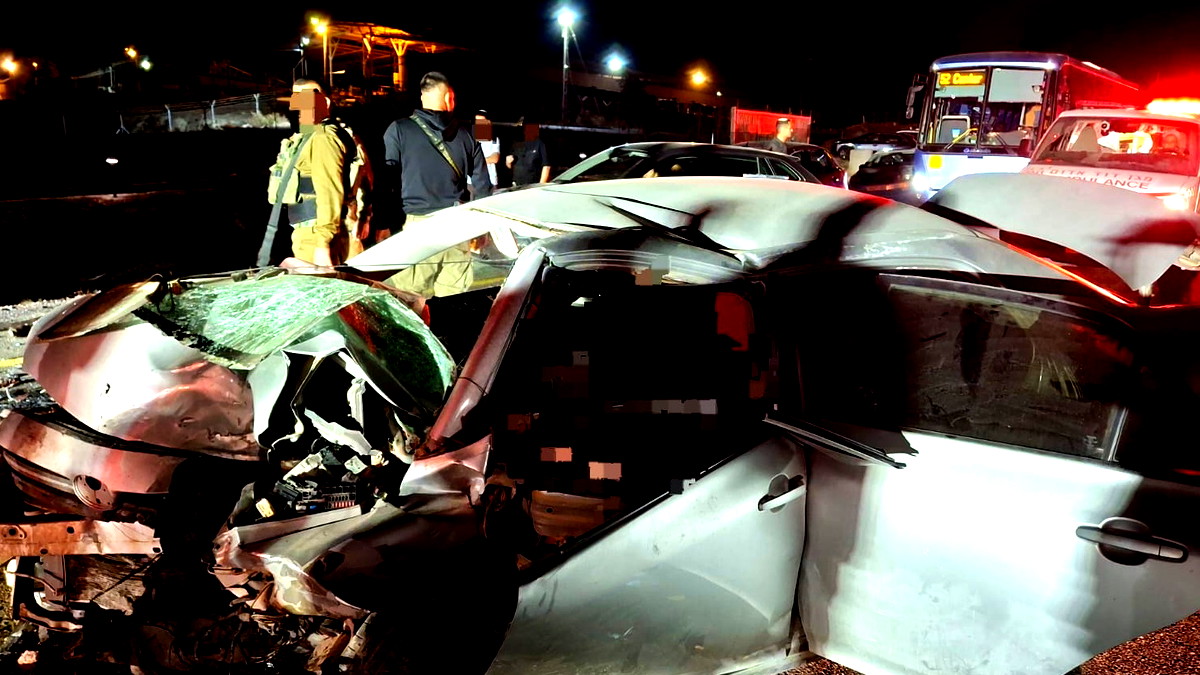 حادث طرق مروع على شارع 317 قرب الخليل: مصرع شاب واصابة 6 اخرين بجراح خطيرة ومتوسطة 