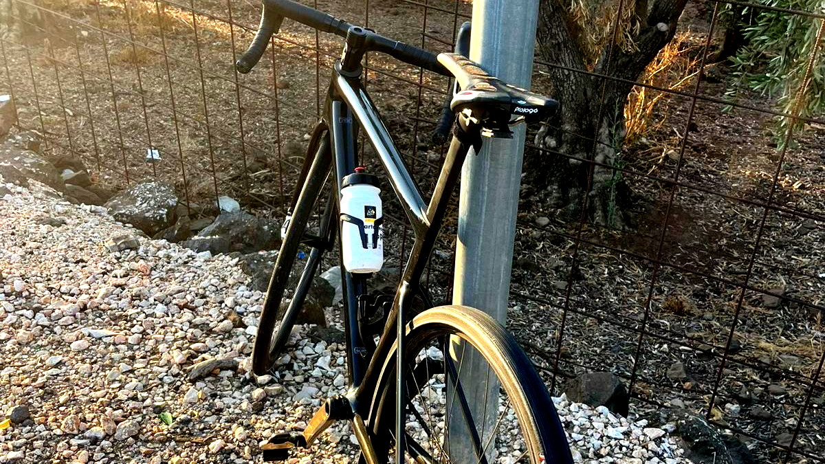 حادث ضرب وهرب| إصابة راكب دراجة هوائية على شارع 99 في هضبة الجولان والسائق يسلم نفسه لاحقًا