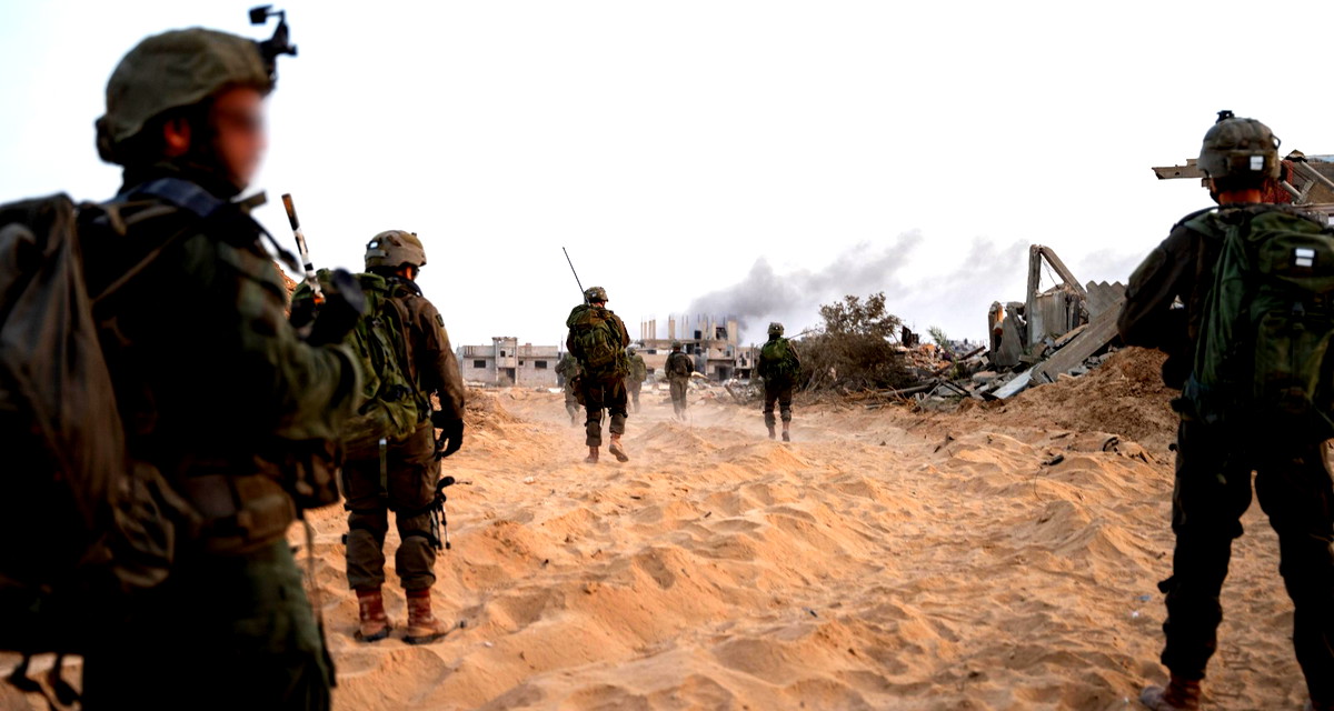 واشنطن: معلومات استخباراتية تكشف نقاشات إسرائيلية عن استخدام الفلسطينيين كدروع بشرية في غزة خلال الحرب 