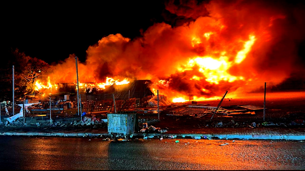 شقيب السلام في النقب – اندلاع حريق كبير في المنطقة