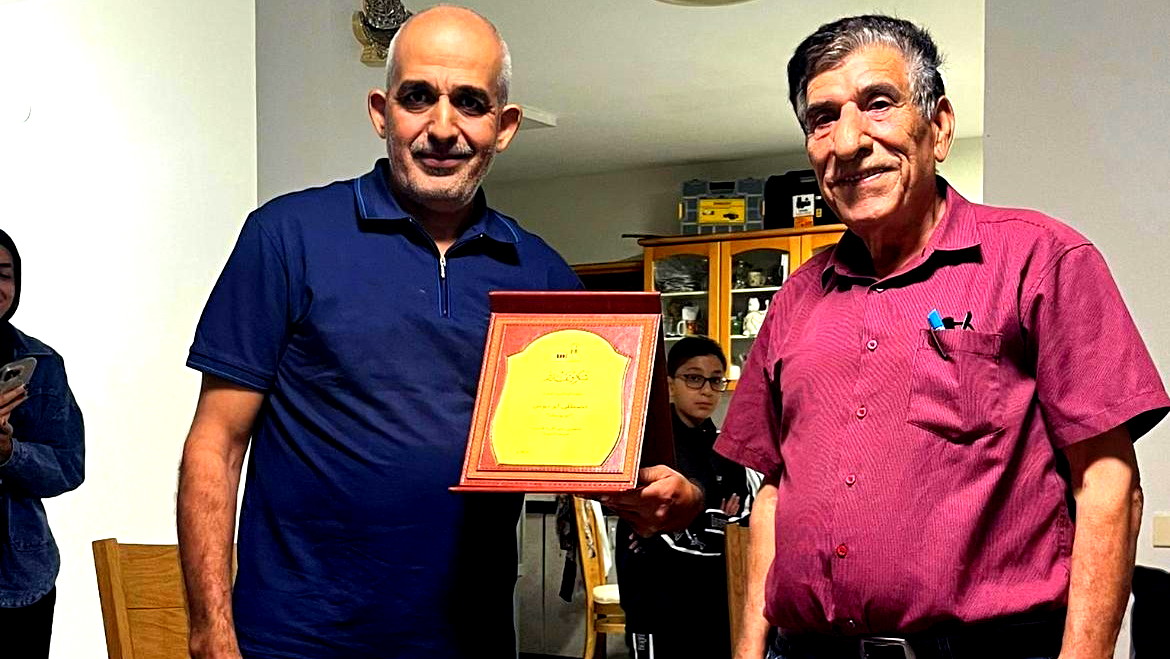 اللجنة الشعبية في الناصرة تزور منزل الموظف مصطفى أبو دبوس وتكرّمه على تفانيه وإخلاصه