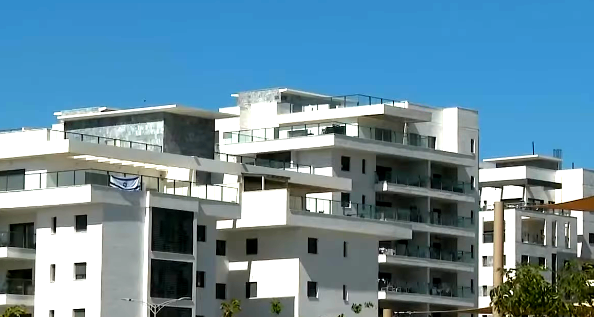 تقرير: التضخم في إسرائيل يستقر عند 2.5% مع تراجع في أسعار الشقق والمواد الاستهلاكية 