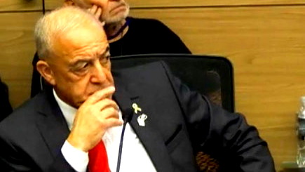 النائب أكرم حسون لم يصوت لصالح قانون الإعدام ويحدث هزة داخل الائتلاف الحكومي‎