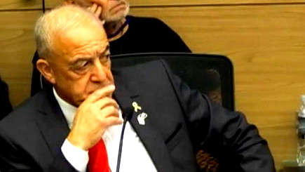 النائب أكرم حسون لم يصوت لصالح قانون الإعدام ويحدث هزة داخل الائتلاف الحكومي