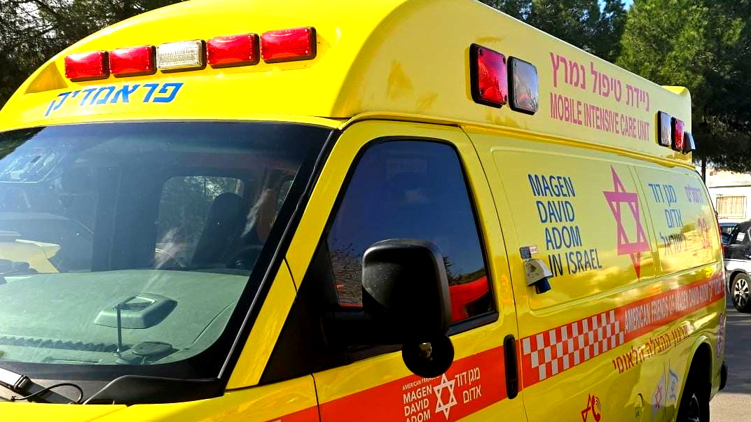 منطقة النقب: إصابة متوسطة لشاب (33 عامًا) أثناء قيادته تراكترون