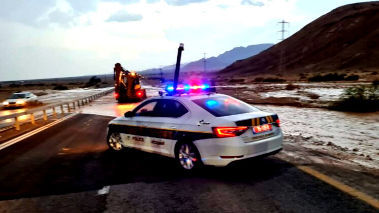 إغلاق طريق 90 في الاتجاهين بسبب فيضانات بالقرب من فنادق البحر الميت