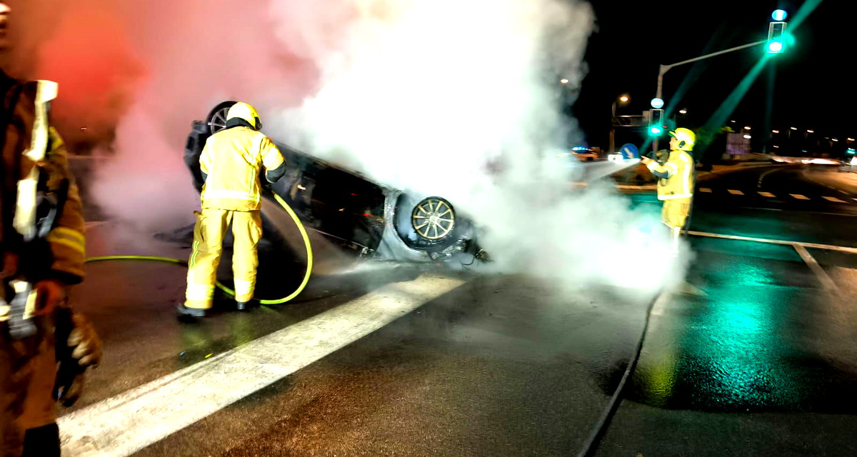 العثور على جثة داخل سيارة مشتعلة  على شارع 40 بمنطقة المركز