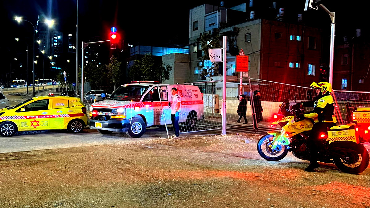 القدس: إصابة فتى بجراح خطيرة إثر تعرضه للدهس من قبل دراجة كهربائية