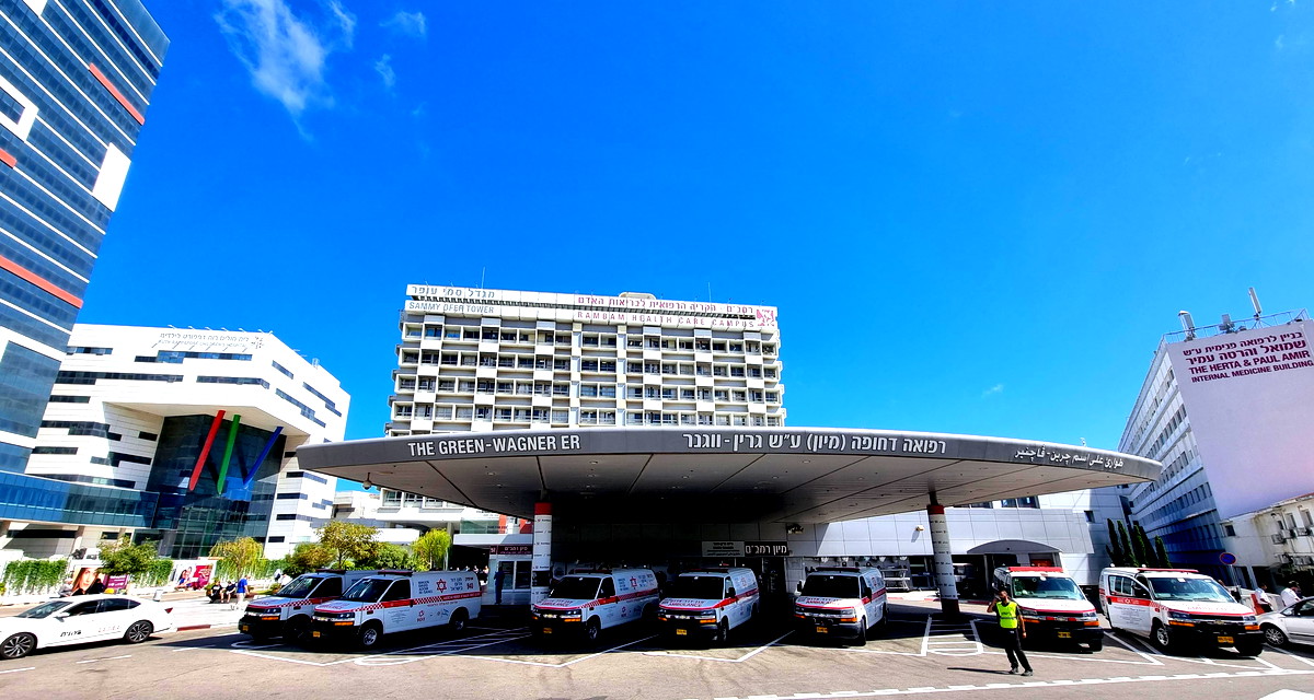 إصابة شاب (22 عامًا) بجروح متوسّطة من جرّاء تعرّضه لحادثة عنف اللّيلة الماضية بأحد أحياء مدينة حيفا 