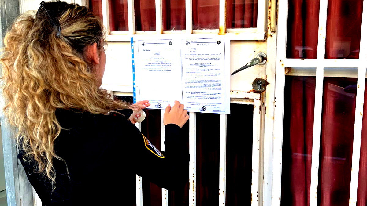 أمر إغلاق إداري لشقة في شارع ترامبلدور في حولون يشتبه في استخدامها كبيت دعارة