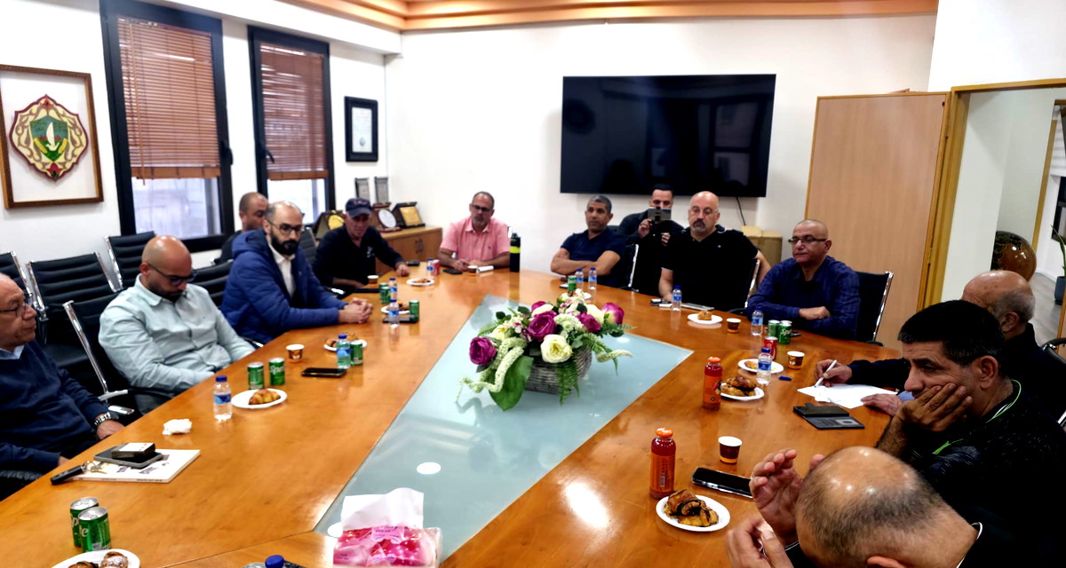 جلسة تشاورية مع طاقم المحامين في بلدية كفرقرع: خطوات قانونية وشعبية لمواجهة إشعارات الهدم 