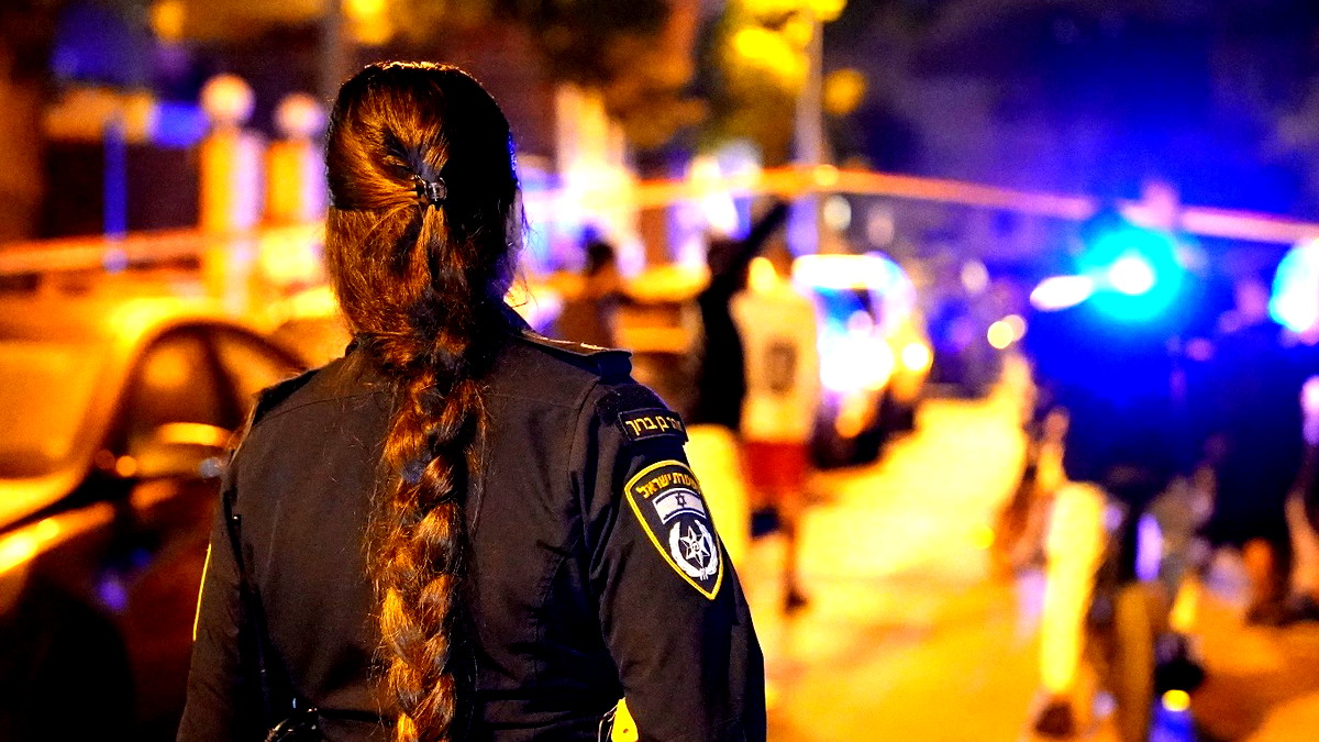 القدس: اصابة امرأة برصاص طائشة والشرطة تحقق