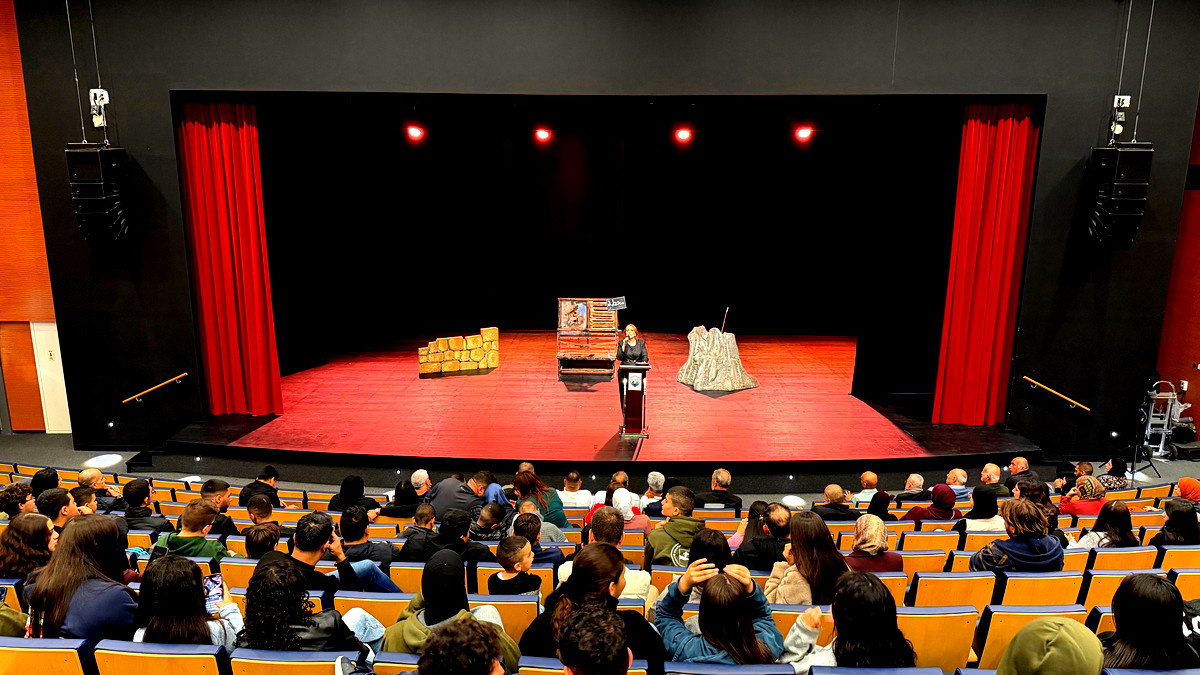 مسرحية "البيت" على خشبة مسرح القصر الثقافي القرعاوي