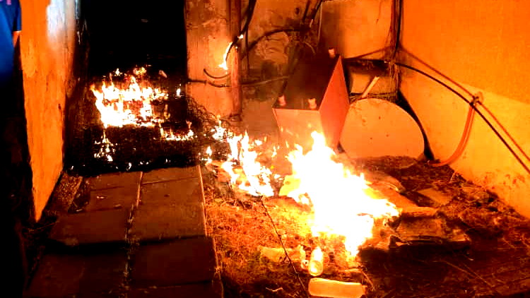 بئر السبع: اندلاع حرائق في 9 مبانٍ وإنقاذ 15 عالقًا بينهم أطفال