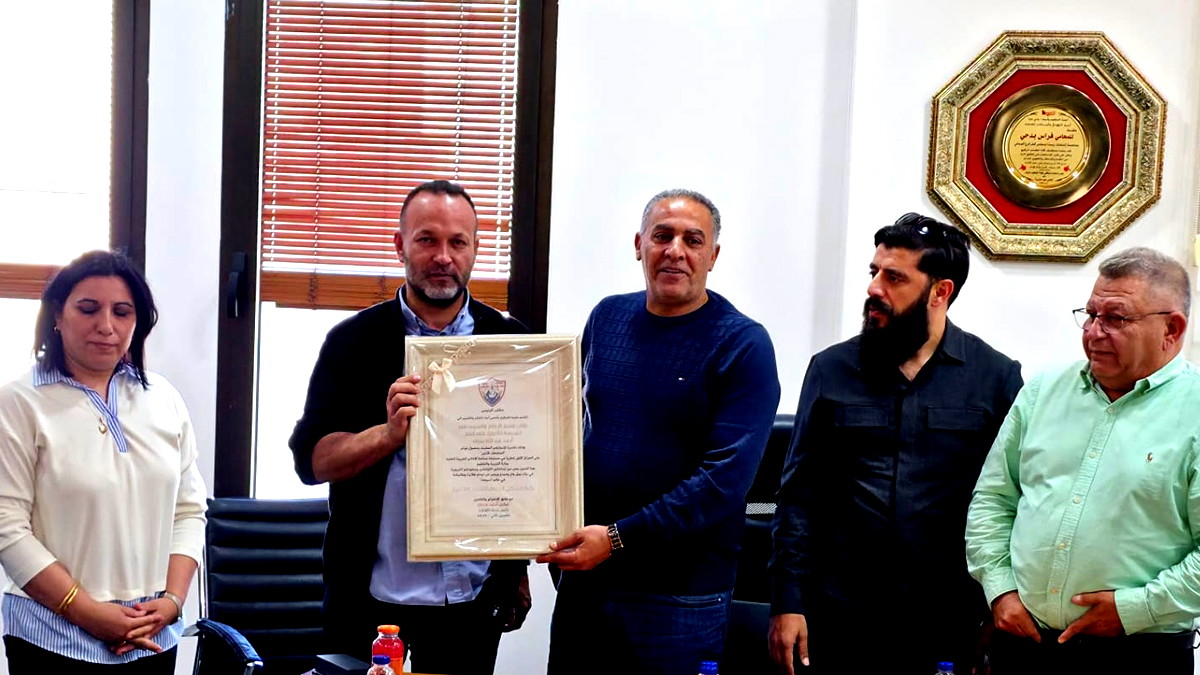 رئيس بلدية كفر قرع يكرّم قسم الإعلام والسينما بعد فوزه بالمرتبة الأولى قطريًا في مهرجان الأفلام الشابة