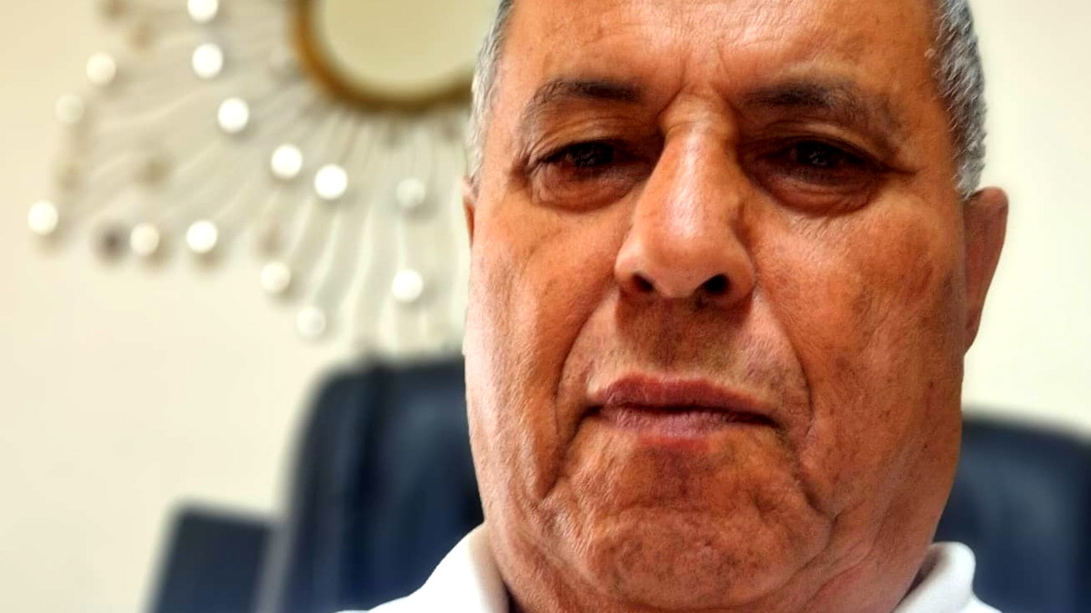 اقترح تعديل دستور لجنة المتابعة بحيث يلزم مكوناتها بقرارتها السياسية