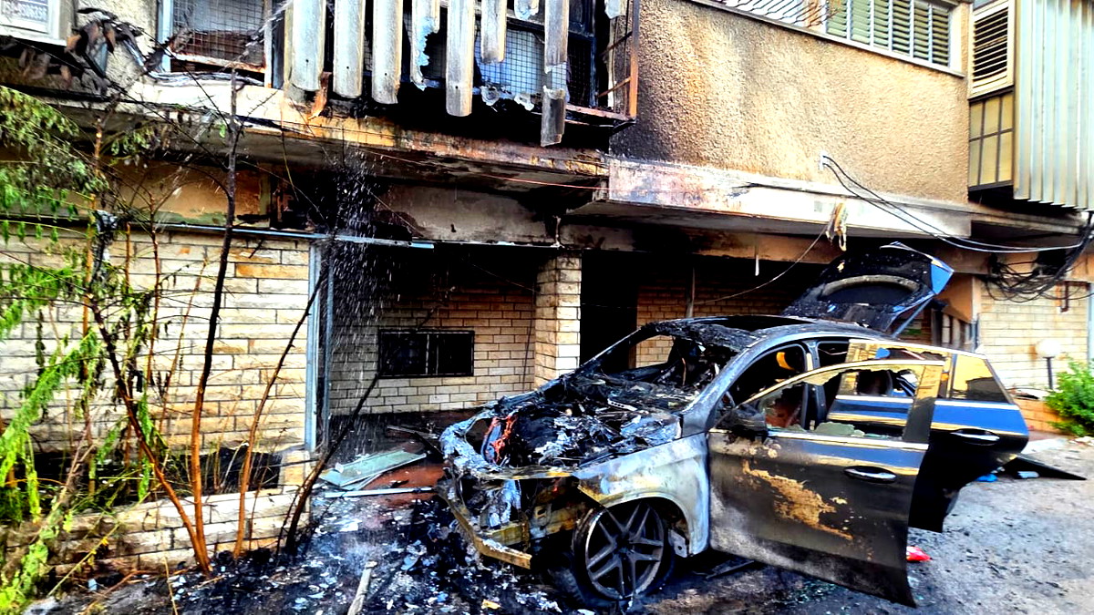 حيفا: حريق في مبنى سكني وانقاذ اربعة عالقين 