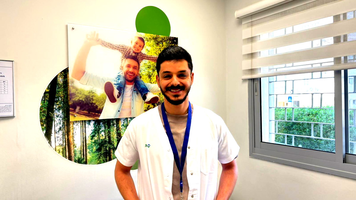 د. أيمن راسم مشيعل طبيب عائلة في كلاليت بلواء حيفا ينقذ حياة شخص على شاطئ البحر في كريات حاييم