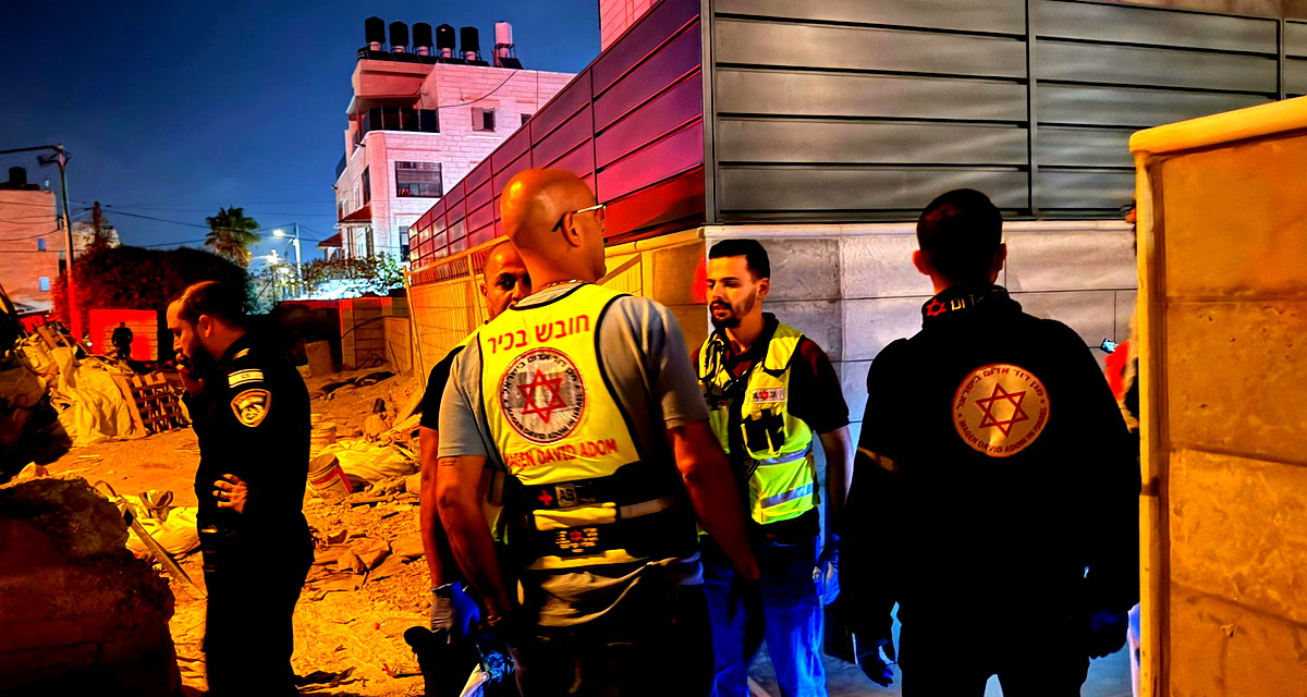 القدس: إصابة 14 شخصًا جراء حريق في مبنى سكني ببيت حنينا- بينهم أطفال